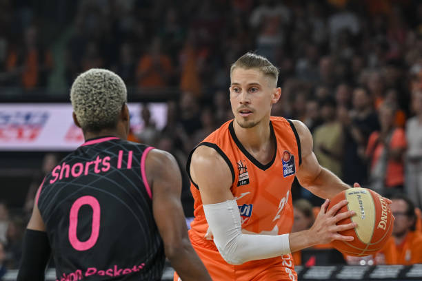 决赛先开纪 决赛先开纪